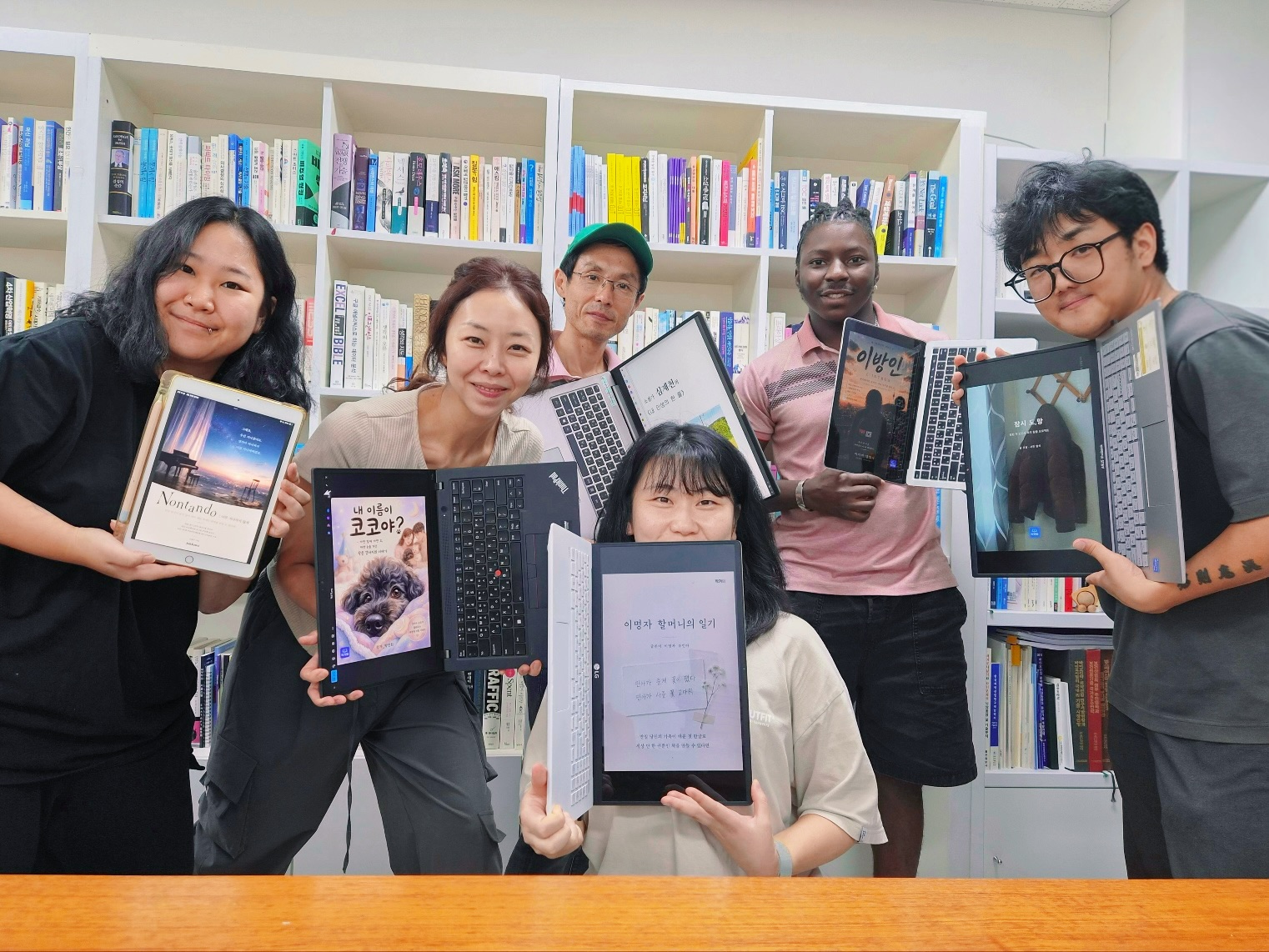 (주)작가와 소개이미지